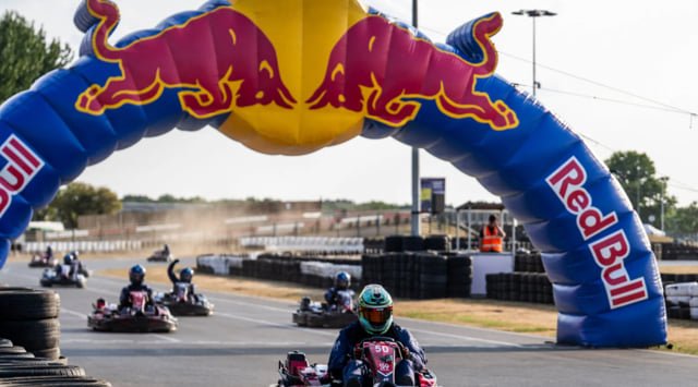 ESPN e Disney+ exibem desafio de Verstappen contra 100 pilotos